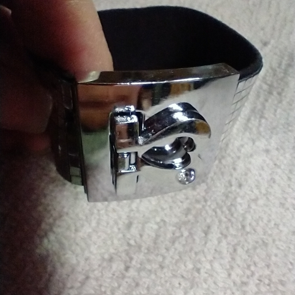 Silvertone black faux leather mirror heart crystal bracelet - Picture 3 of 9